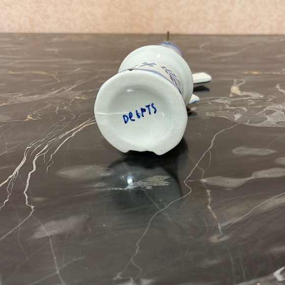 VINTAGE 1970’s RYEBENDES PORCELAIN DELFT WINDMILL BOTTLE WITH CORK STOPPER - Picture 4 of 6